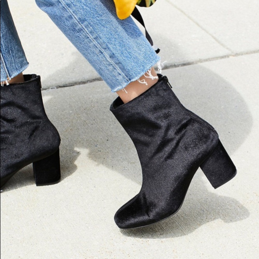 🆕Free People | Cecile Velvet Booties (38)